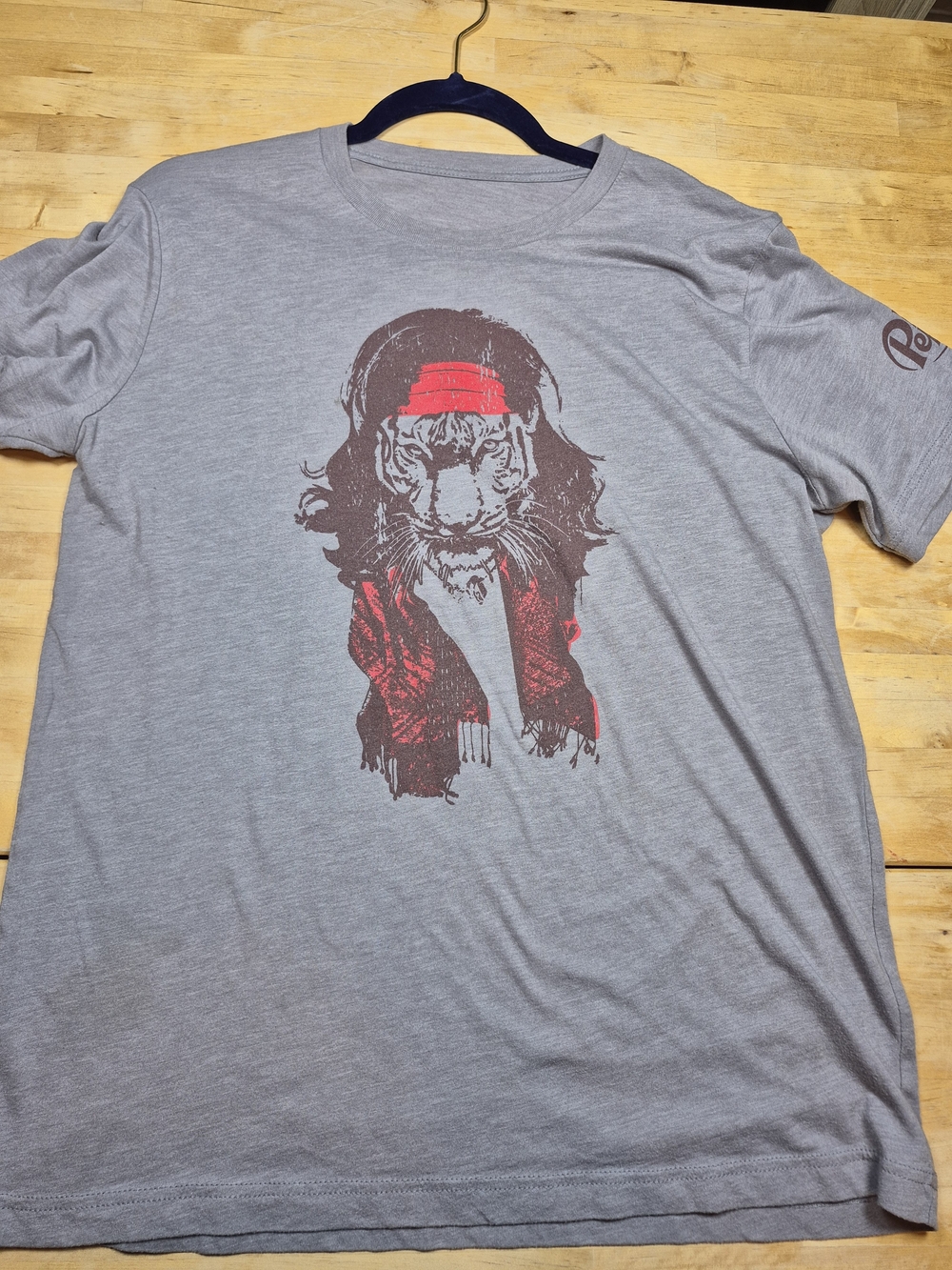 Gray Graphic Tiger Head Tee with Red Accents - Men’s Casual Shirt